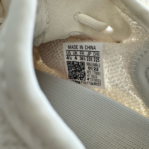 Adidas Yeezy Boost 350 V2 Bone - Picture 5 of 5